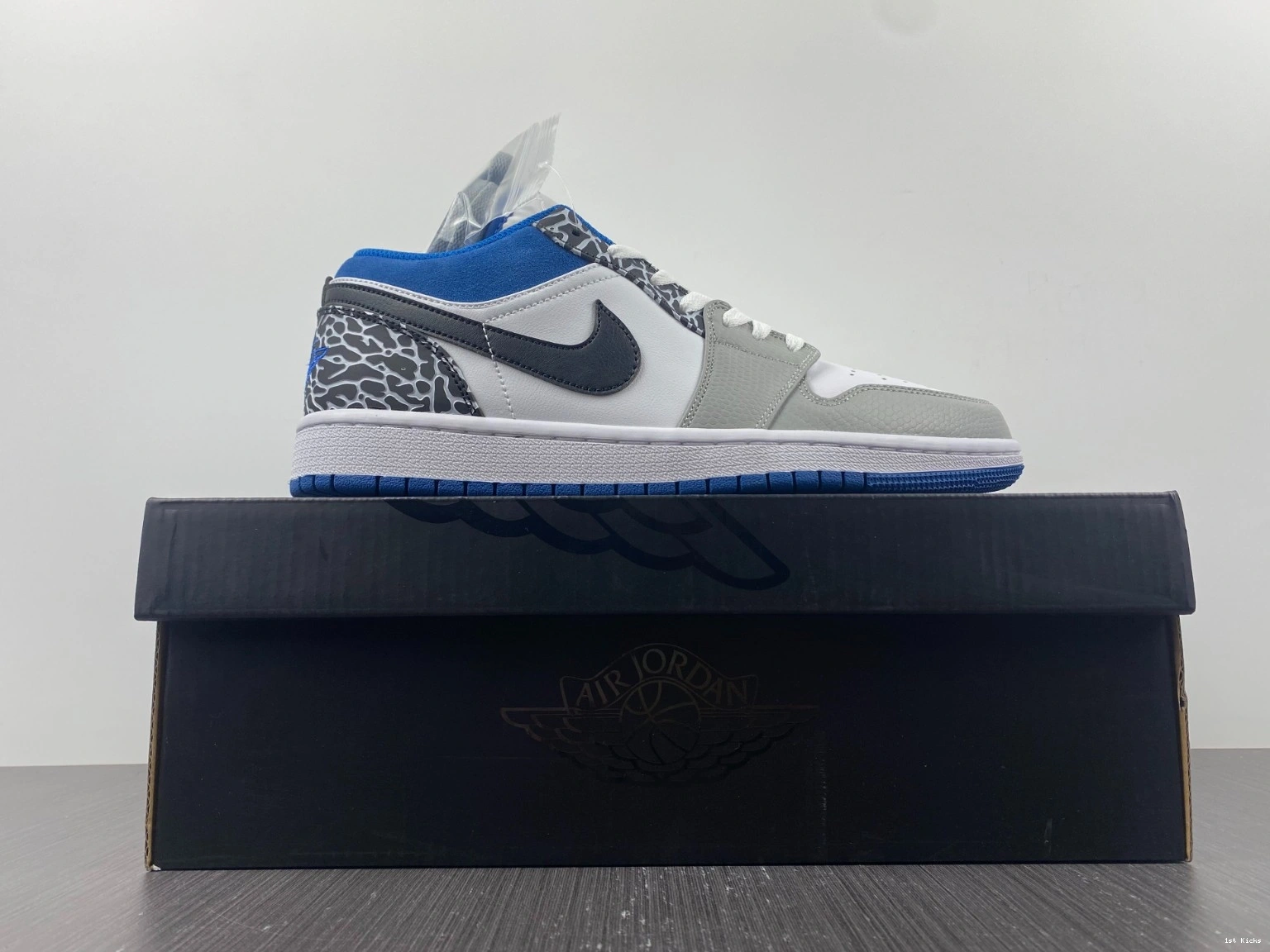 Blue Jordan DM1199-140 Air 1 Low True 0427